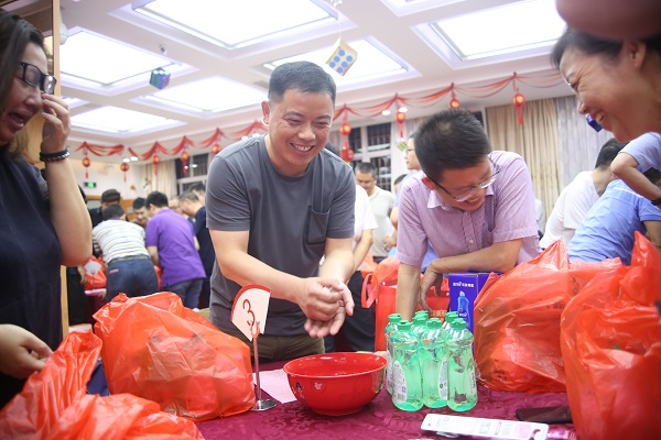 這個(gè)中秋，我們有酒有故事